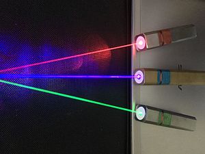 Органические лазеры могут стать основой цветных дисплеев и проекторов нового поколения