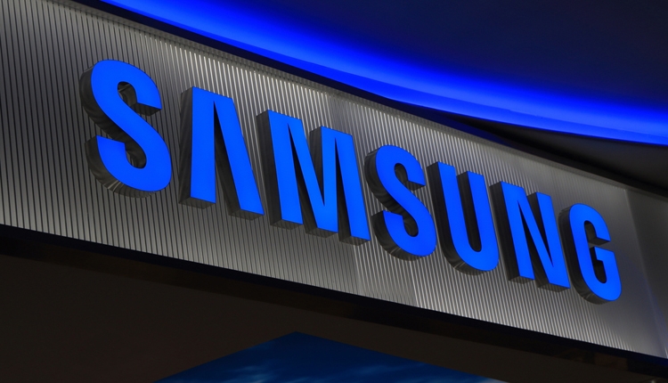 Samsung покажет первый в мире растягиваемый дисплей